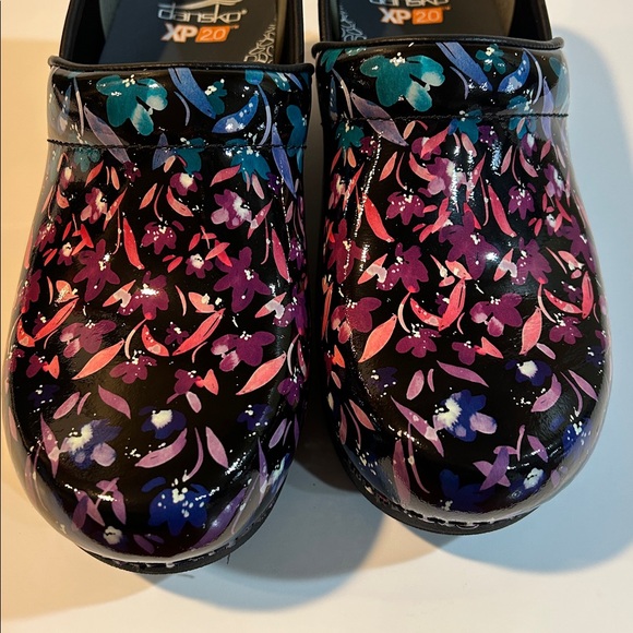 Dansko XP 2.0 Clogs - Picture 6 of 15